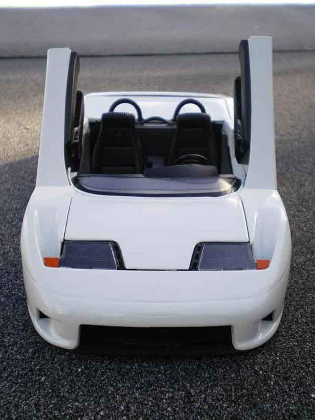 Bugatti EB110 barquette white 1/18 Burago