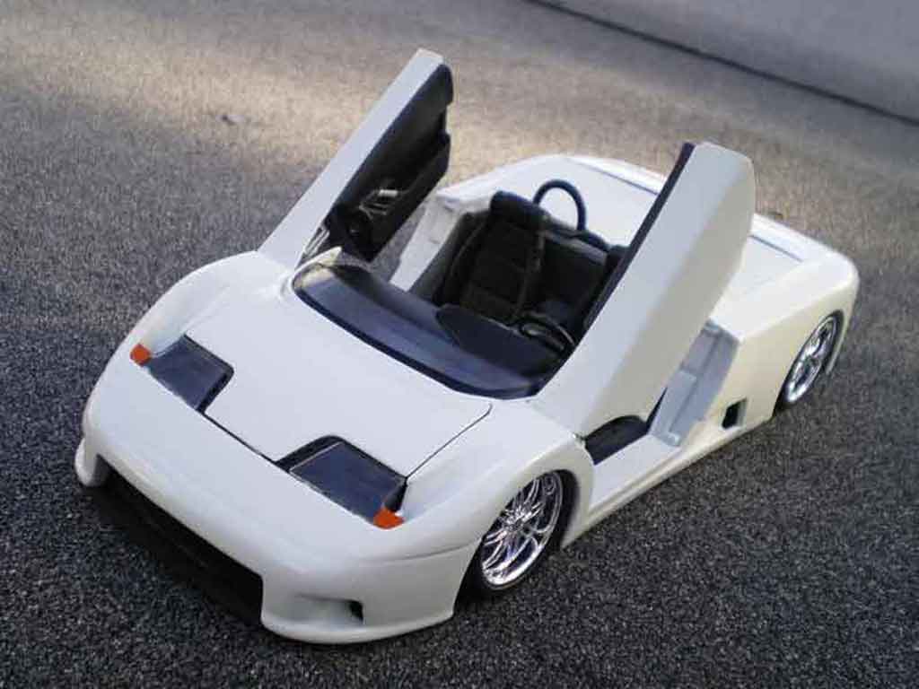 Bugatti EB110 barquette white 1/18 Burago