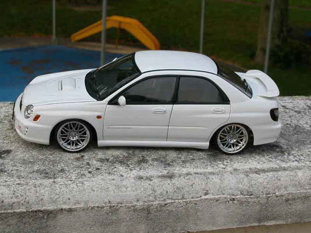 Subaru Impreza WRX STI jantes roja 1/18 Autoart