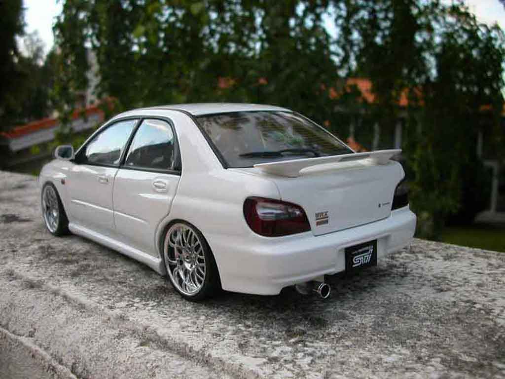 Subaru Impreza WRX STI jantes roja 1/18 Autoart