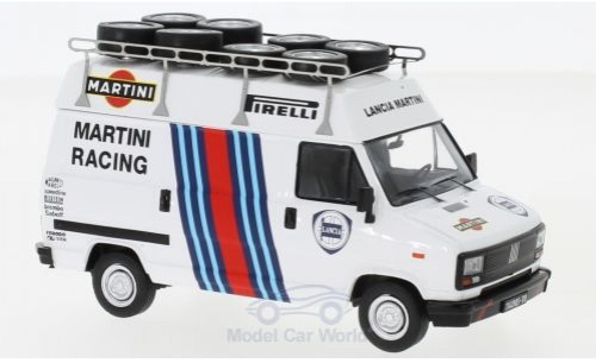 Fiat Ducato 1/43 IXO Lancia Martini Martini Rally WM 1984 mit Dachtr&auml;ger und Reifen diecast model cars