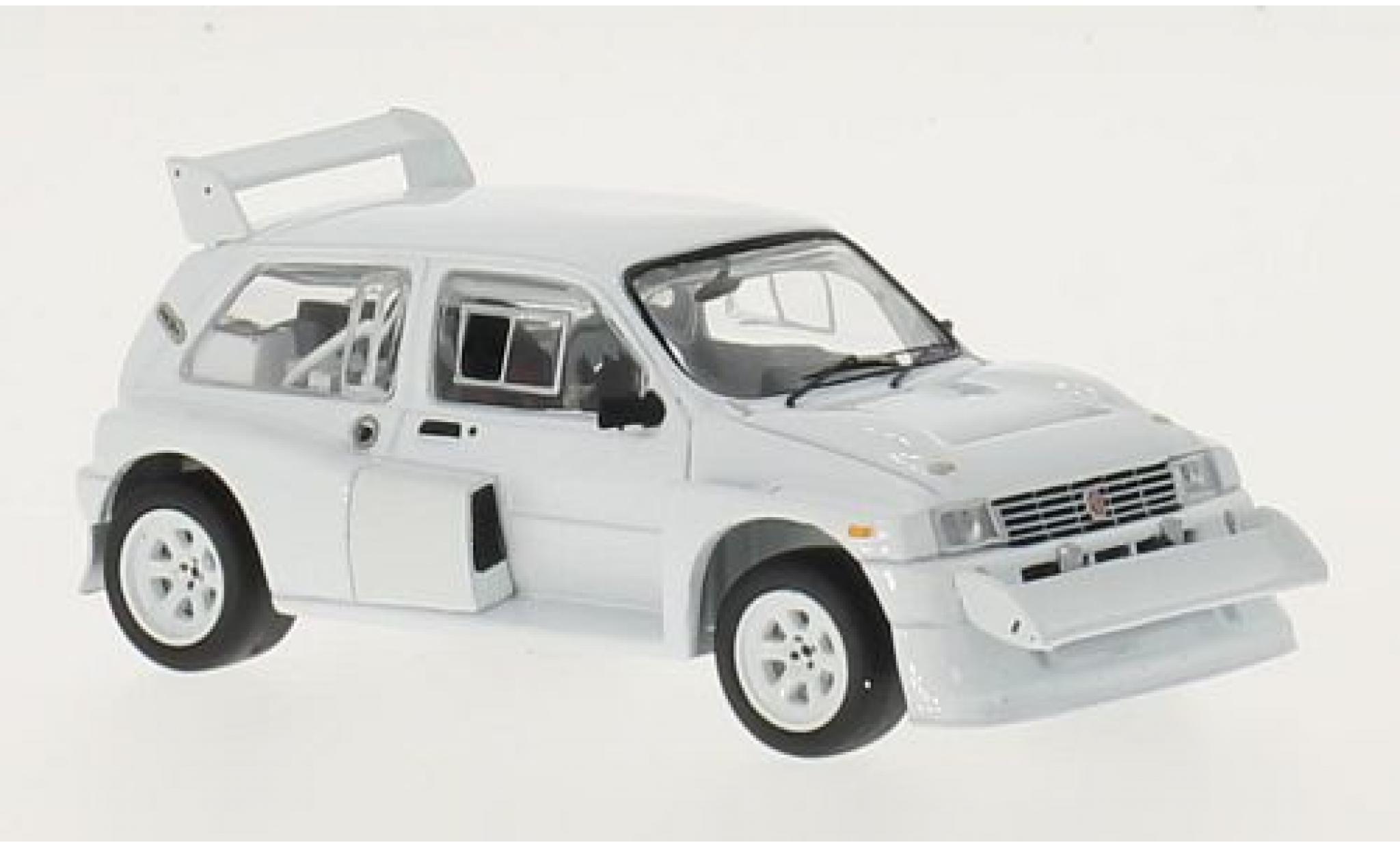 MG Metro 1/43 IXO 6R4 white RHD 1985 Plain Body Version y compris les 4 Ersatzr&auml;der diecast model cars