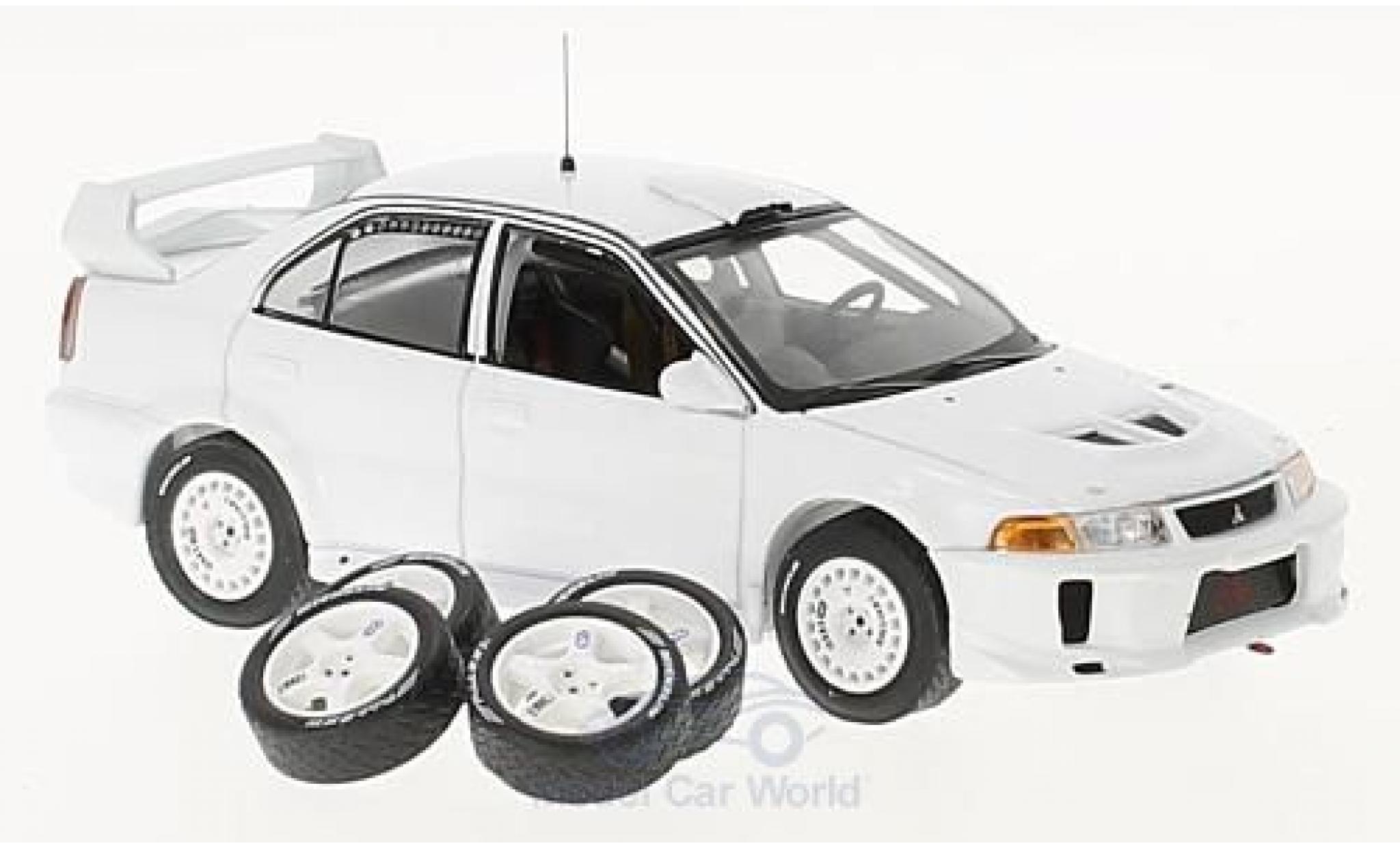 Mitsubishi Lancer 1/43 IXO EVO V matt-white 1998 Plain Body Version inklusive 4 Ersatzr&auml;der diecast model cars