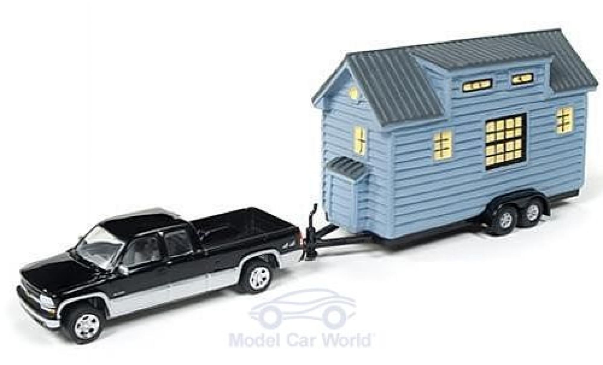 Chevrolet Silverado 1/64 Johnny Lightning 1500 metallic black/grey 2002 mit Tiny House ohne Vitrine diecast model cars