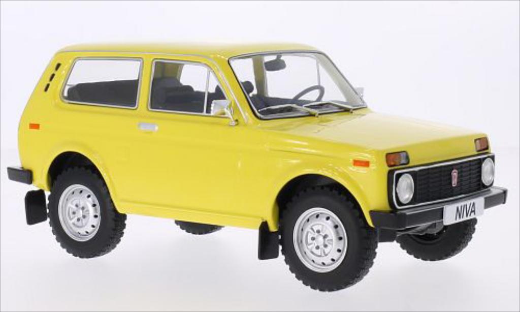 Lada Niva 1/18 MCG 1600 yellow 1976 diecast model cars