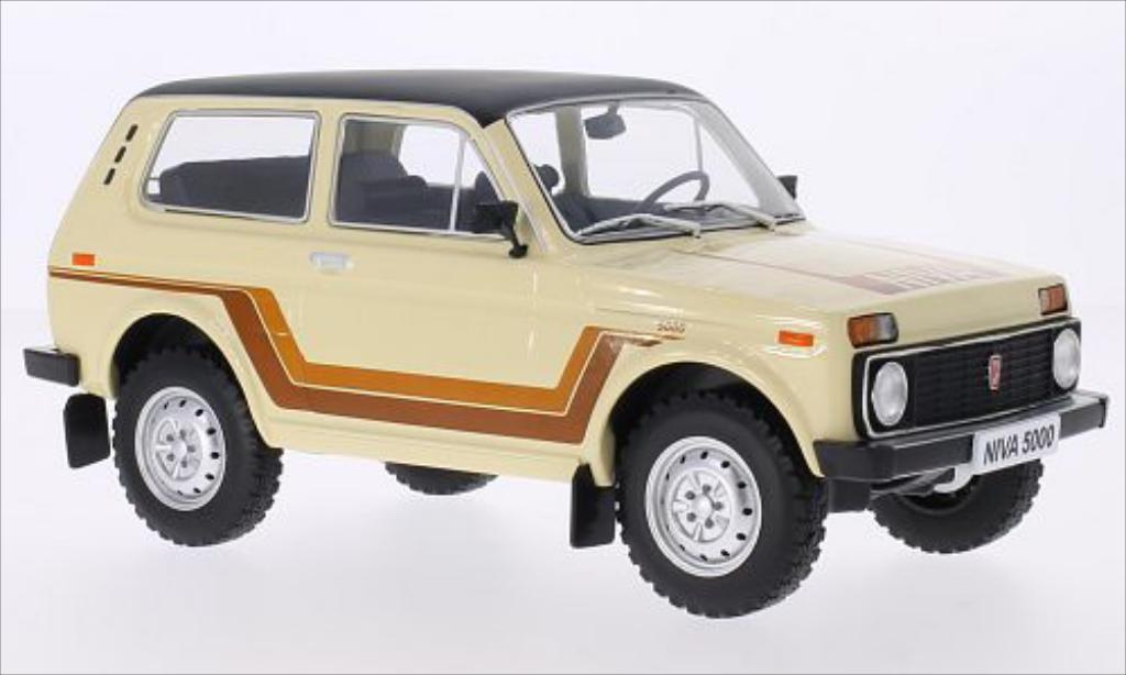 Lada Niva 1/18 MCG 5000 beige/Dekor 1981 diecast model cars
