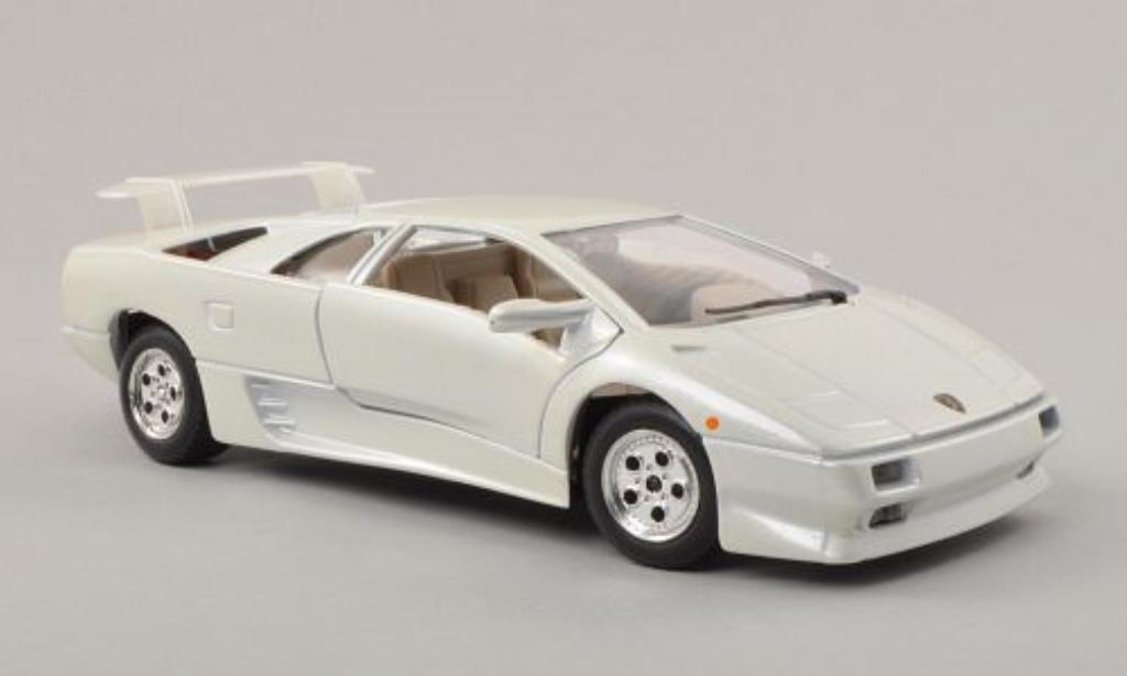 Lamborghini Diablo 1/24 Burago white diecast model cars
