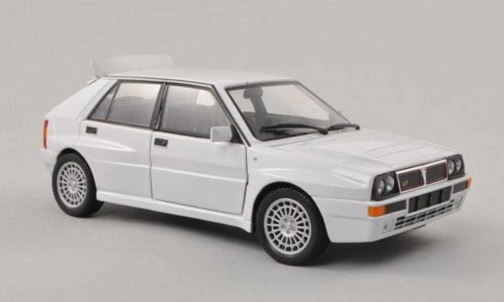 Lancia Delta 1/24 Burago HF Integrale EVO white diecast model cars