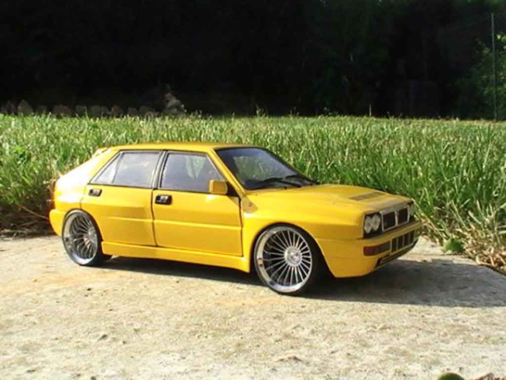 Lancia Delta HF Integrale evolution 2 yellows jantes 19 pouces 1/18 Ricko