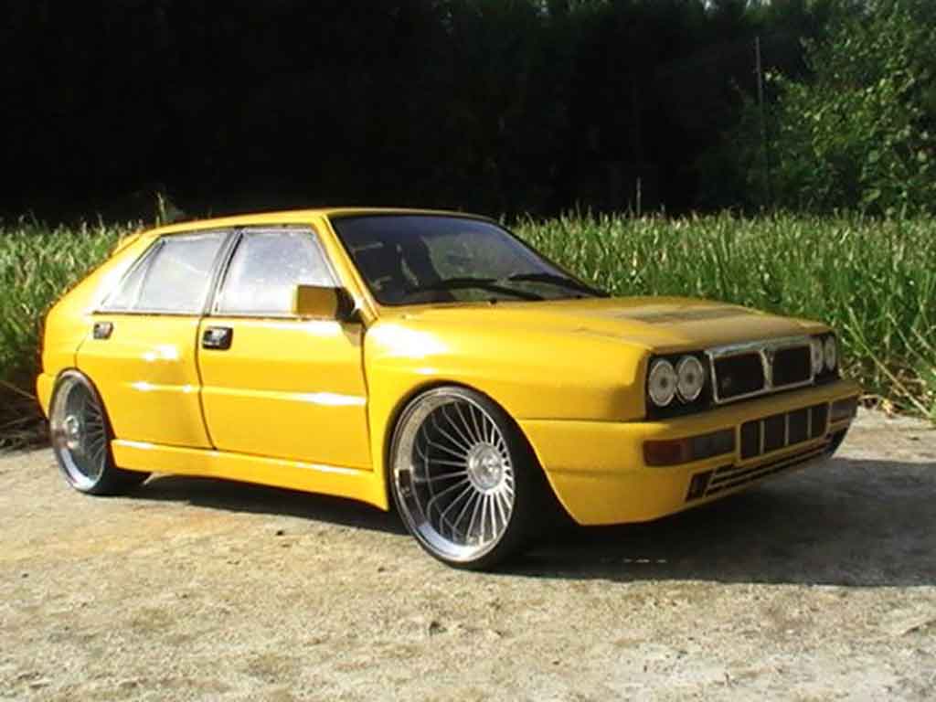Lancia Delta HF Integrale 1/18 Ricko HF Integrale evolution 2 yellows jantes 19 pouces diecast model cars