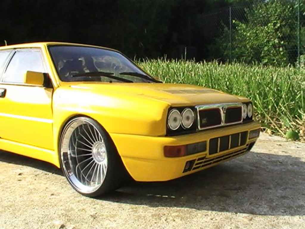 Lancia Delta HF Integrale evolution 2 yellows jantes 19 pouces 1/18 Ricko