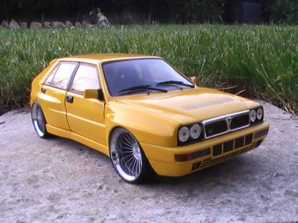 Lancia Delta HF Integrale evolution 2 yellows jantes 19 pouces 1/18 Ricko