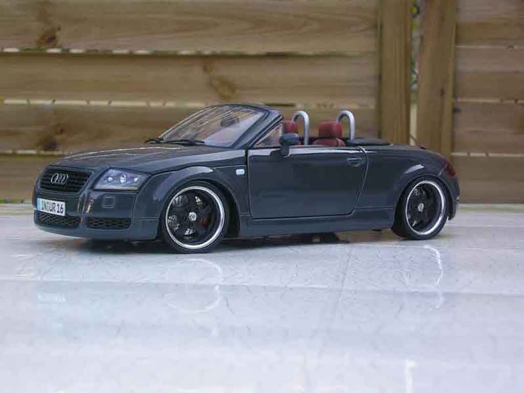Audi TT rs roadster grey jantes porsche 1/18 Maisto