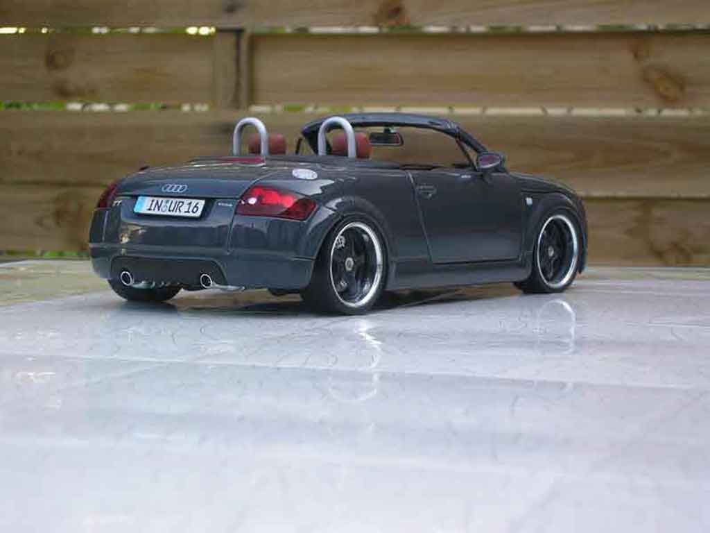 Audi TT rs roadster grey jantes porsche 1/18 Maisto