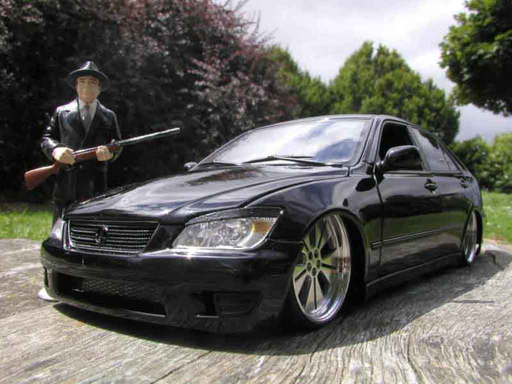Toyota Altezza DUB 1/18 Autoart