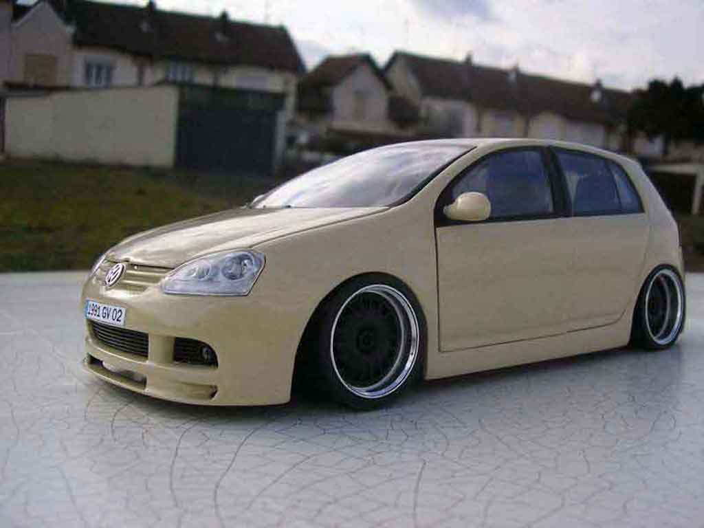 Volkswagen Golf GTI german look 1/18 Burago