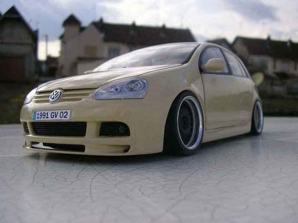 Volkswagen Golf GTI german look 1/18 Burago