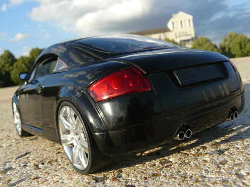 Audi TT coupe 1/18 Revell coupe black diecast model cars