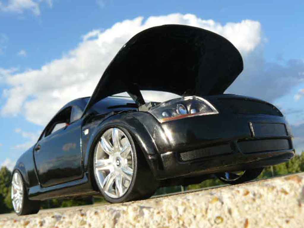 Audi TT coupe black 1/18 Revell
