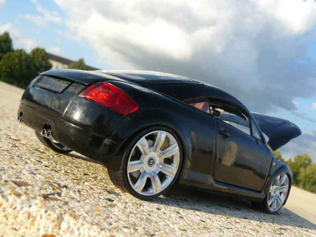Audi TT coupe black 1/18 Revell