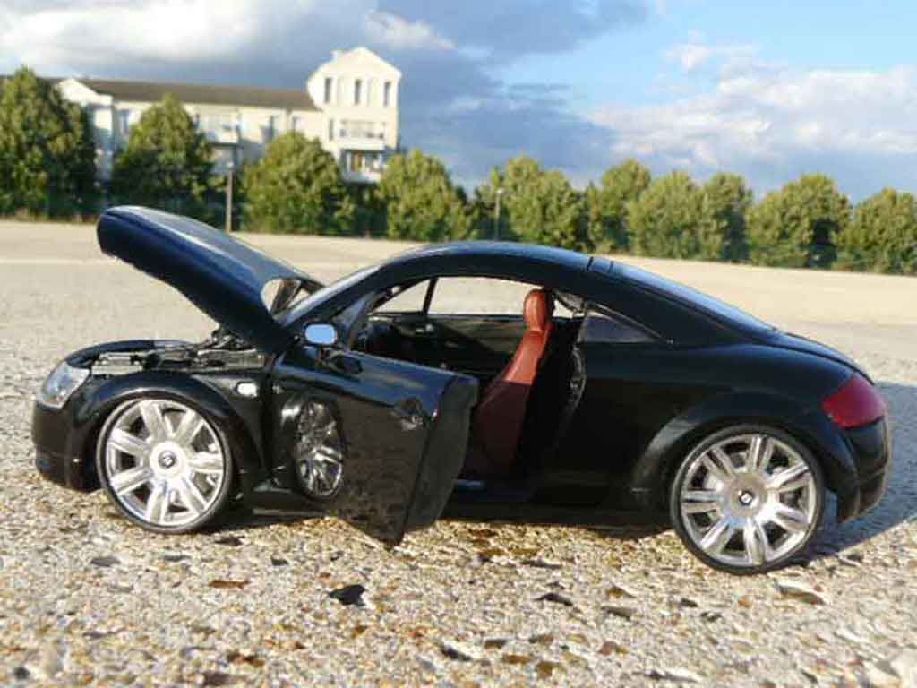 Audi TT coupe black 1/18 Revell
