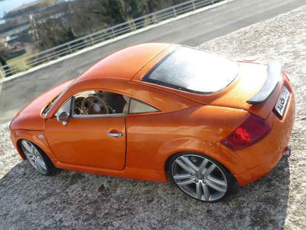 Audi TT coupe s-line orange jantes 19 pouces 1/18 Revell