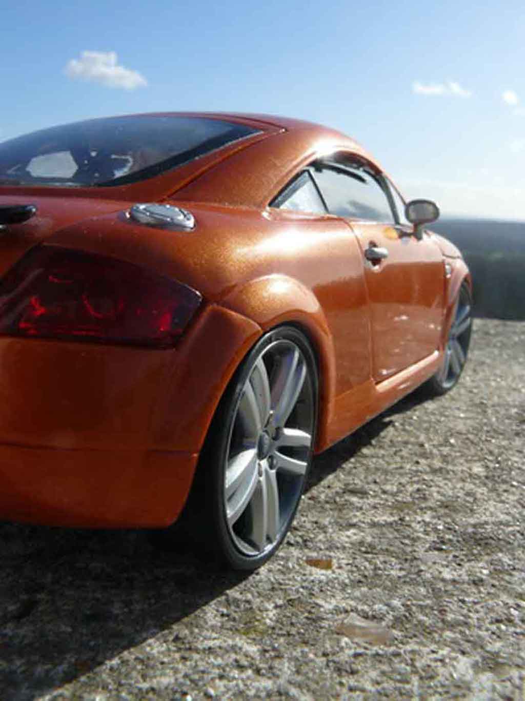 Audi TT coupe s-line orange jantes 19 pouces 1/18 Revell