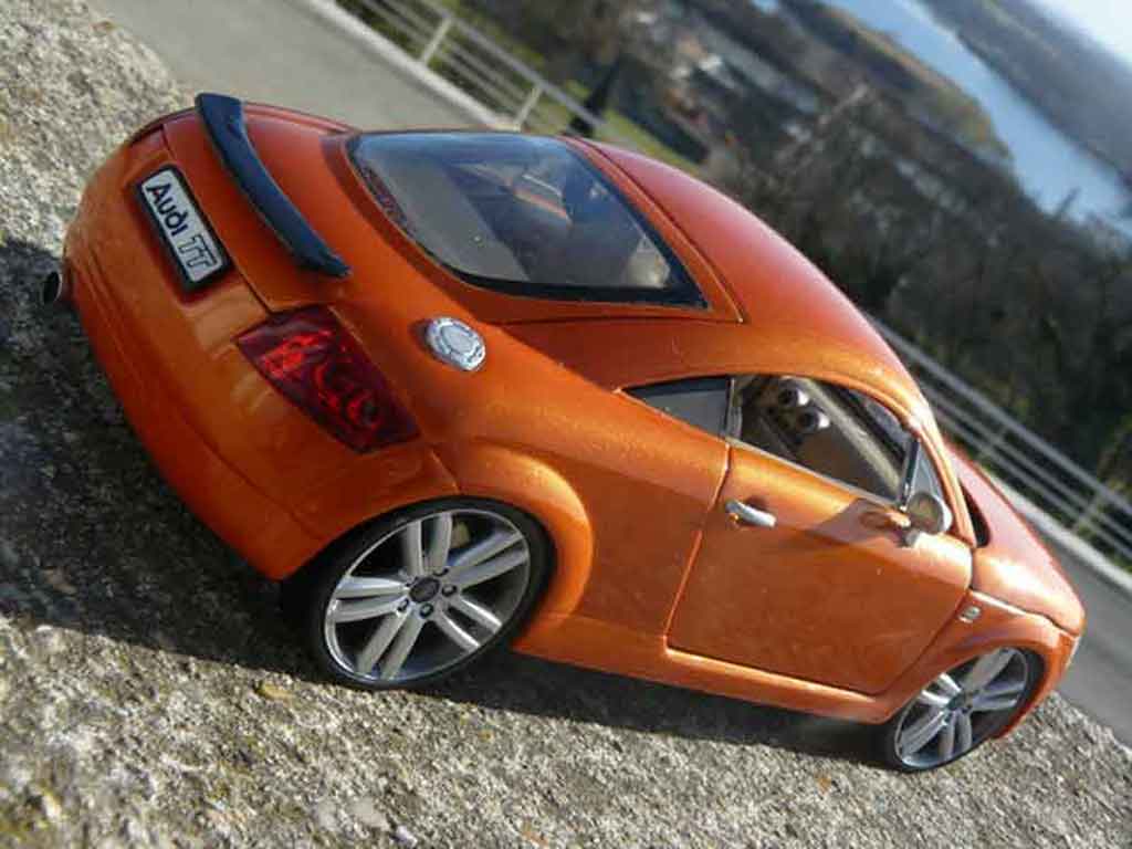 Audi TT coupe s-line orange jantes 19 pouces 1/18 Revell