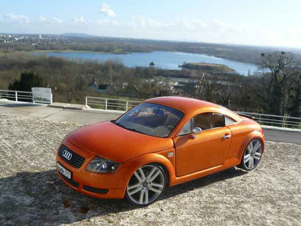 Audi TT coupe s-line orange jantes 19 pouces 1/18 Revell