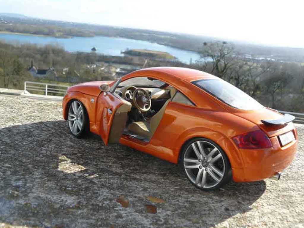 Audi TT coupe s-line orange jantes 19 pouces 1/18 Revell