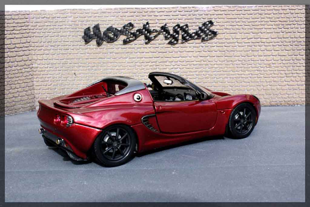 Lotus Elise 111S red / carbon 1/18 Welly