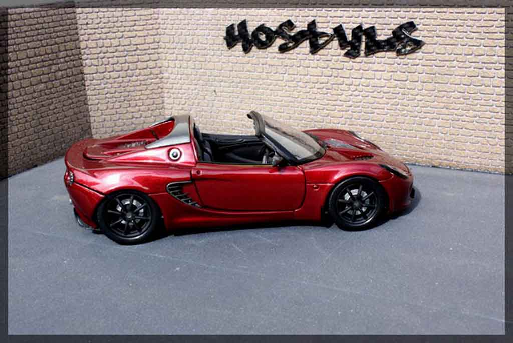 Lotus Elise 111S red / carbon 1/18 Welly