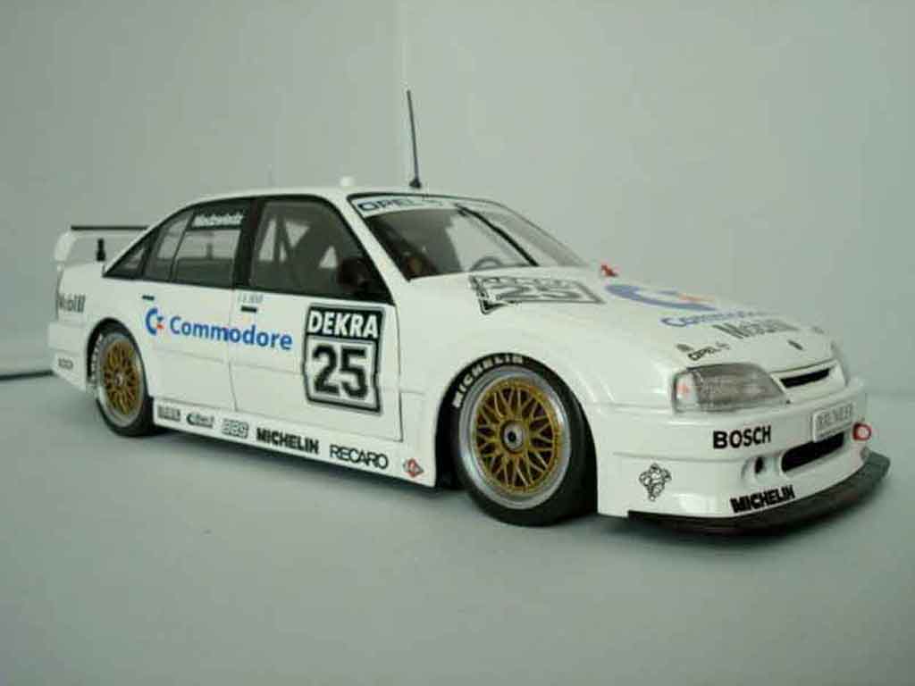 Opel Omega DTM lotus 3000 24v 1/18 Minichamps