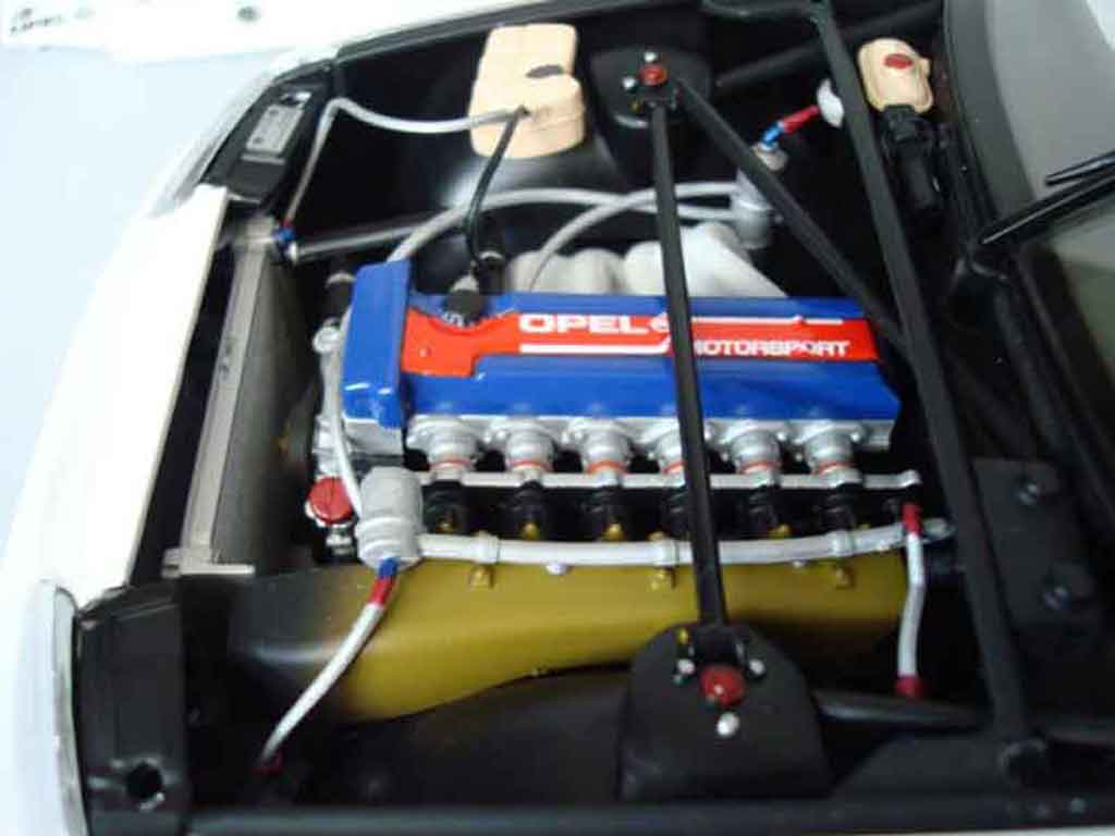 Opel Omega DTM lotus 3000 24v 1/18 Minichamps