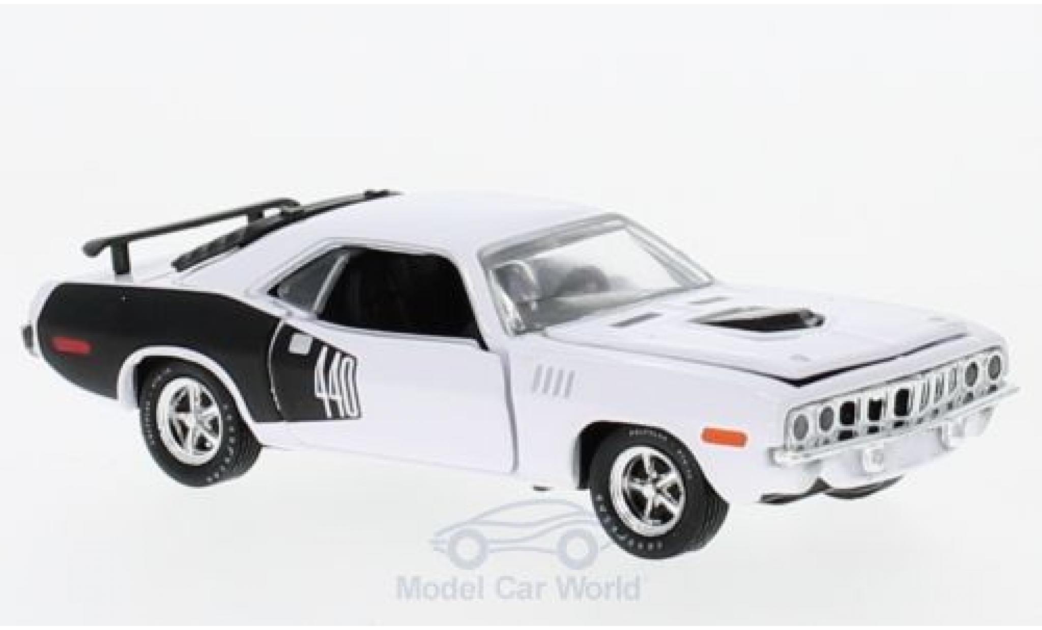 Plymouth Cuda 1971 1/64 M2 Machines 440 6-Pack white 1971 diecast model cars