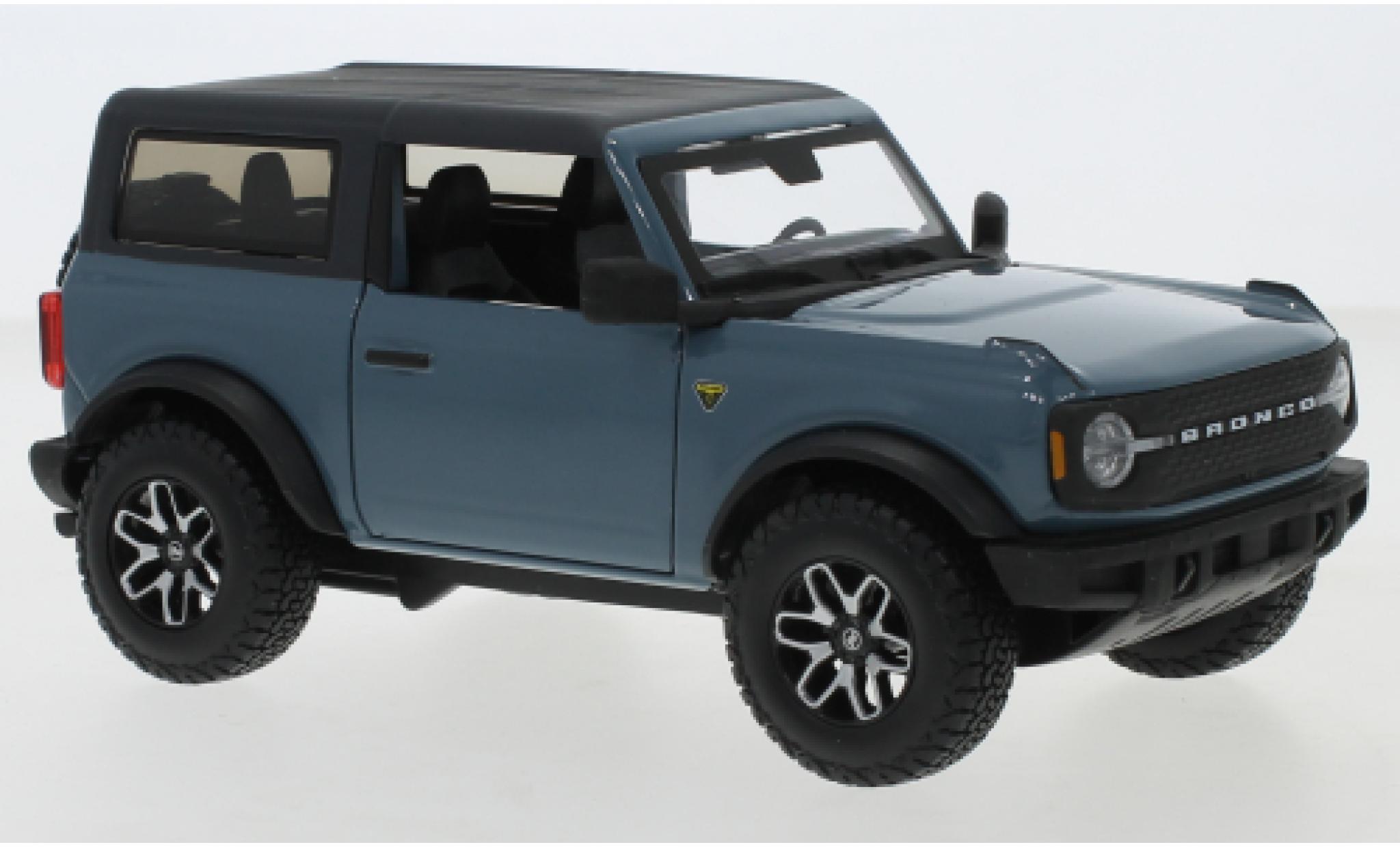 Ford Bronco 1/24 Maisto Badlands blue/matt-black 2021 diecast model cars