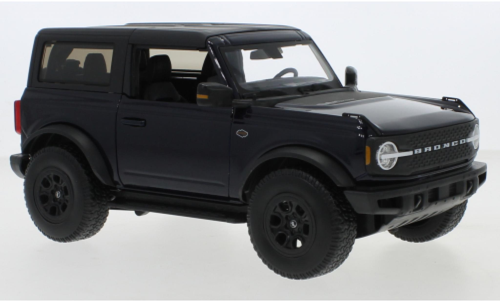 Ford Bronco 1/18 Maisto Wildtrak metallic blue/matt-black 2021 diecast model cars