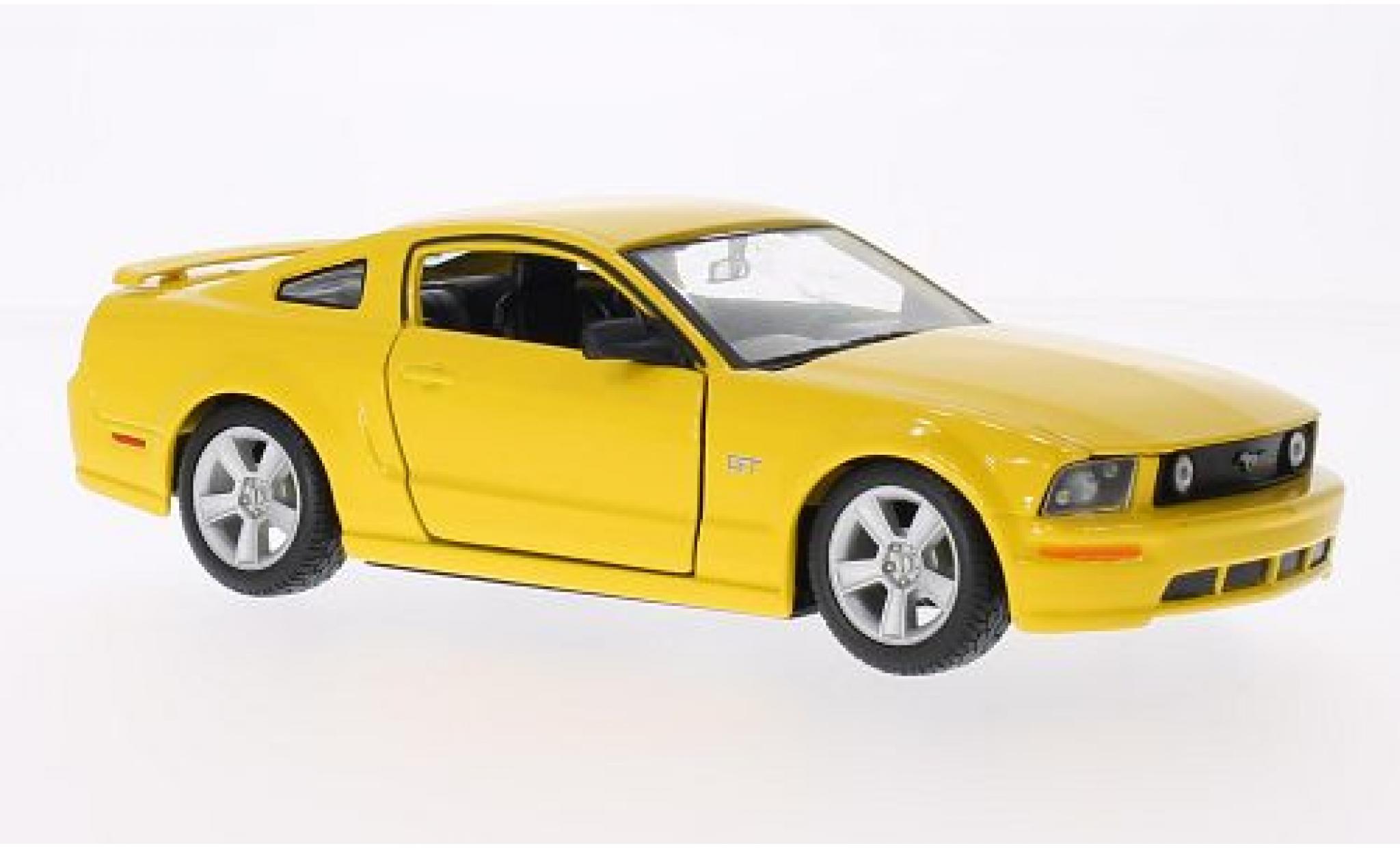 Ford Mustang 1/24 Maisto GT Coupe yellow 2006 diecast model cars