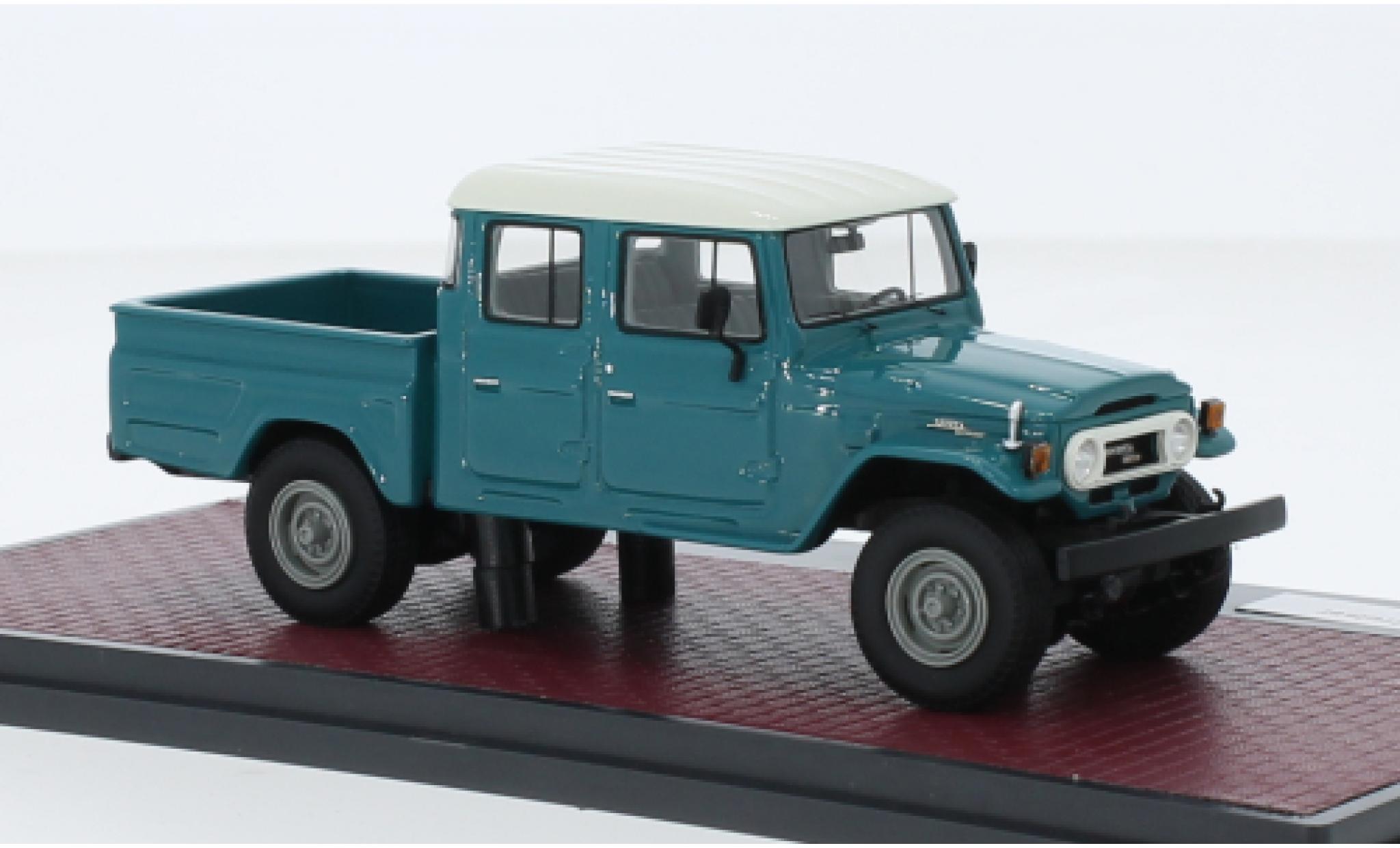 Toyota Land Cruiser 1/43 Matrix HJ45 Crew Cab t&uuml;rkis/white diecast model cars