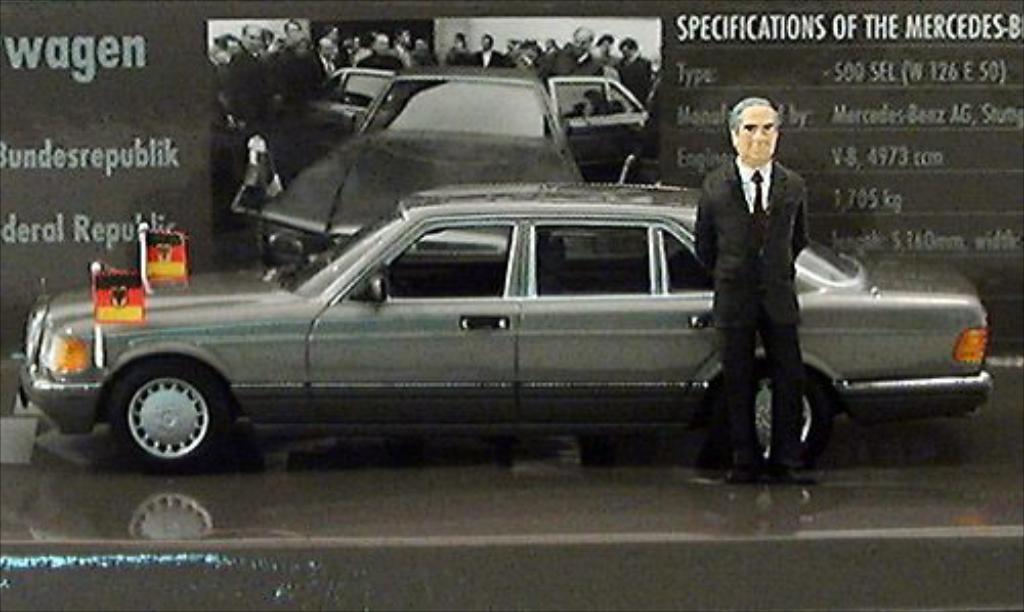 Mercedes 500 1/43 Minichamps SEL (W126) Helmut Kohl 1989 diecast model cars