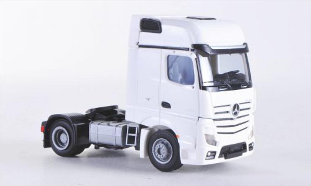 Mercedes Actros 1/87 AWM 2 Giga. white Aerop.-Zugmaschine 2-achsig white diecast model cars