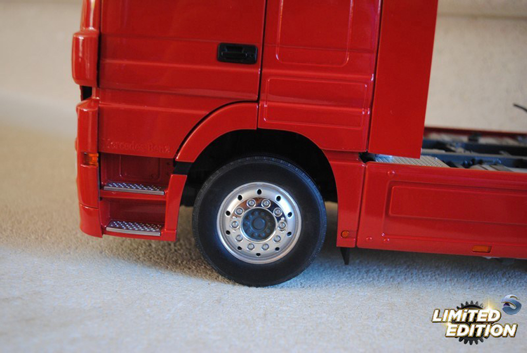 Mercedes Actros Base red 1/18 Eligor