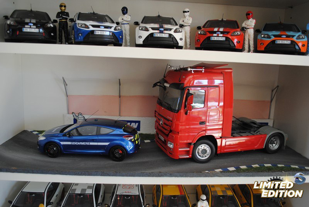 Mercedes Actros Base red 1/18 Eligor