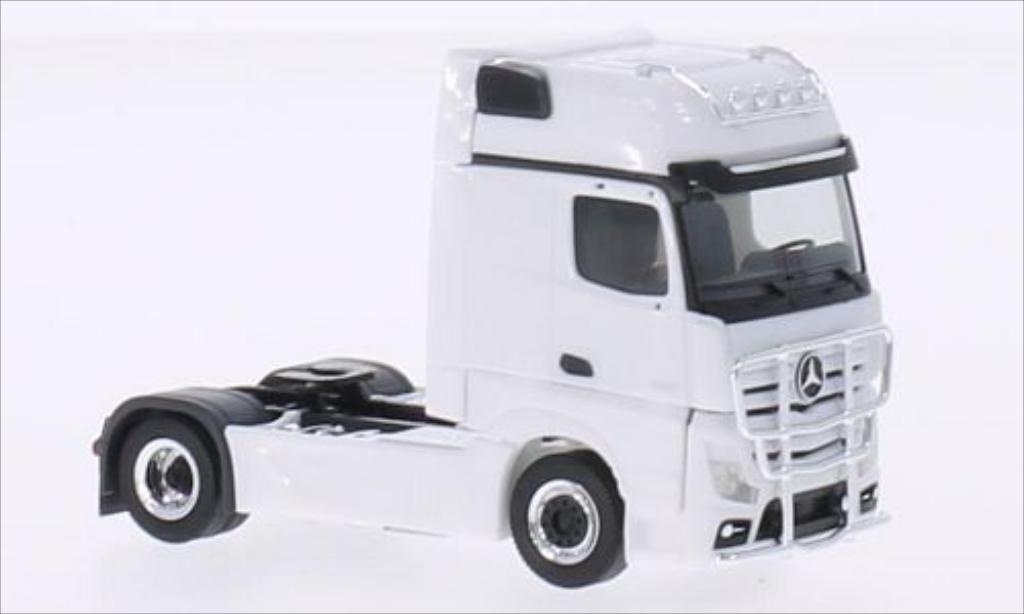 Mercedes Actros 1/87 Herpa Gigaspace white 2011 diecast model cars
