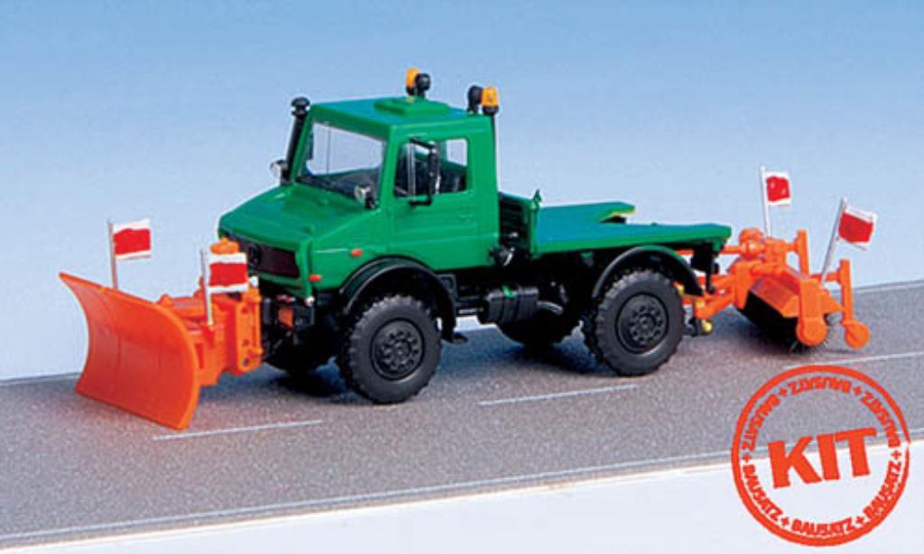 Mercedes Unimog 1/87 Kibri grun mit Pflug und Kehrmaschine diecast model cars