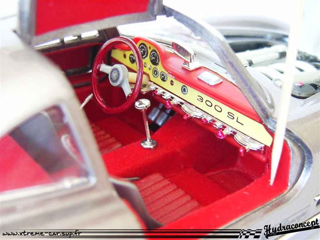 Mercedes 300 Base finition interieure et exterieure 1/18 Burago