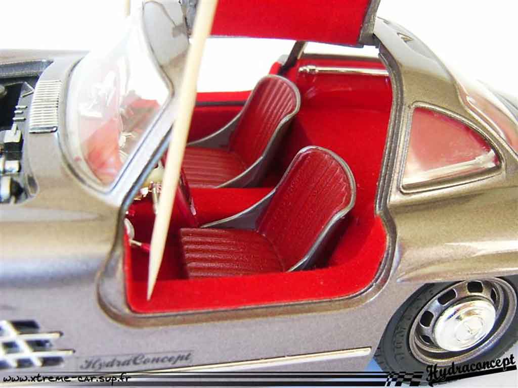 Mercedes 300 Base finition interieure et exterieure 1/18 Burago