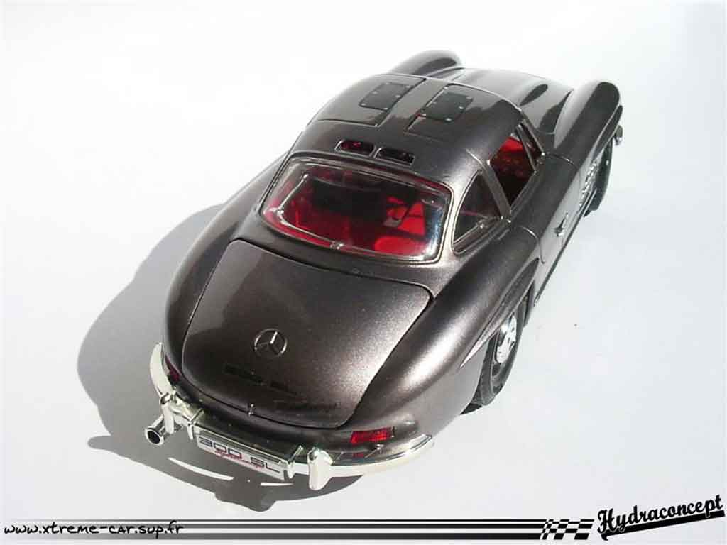 Mercedes 300 Base finition interieure et exterieure 1/18 Burago