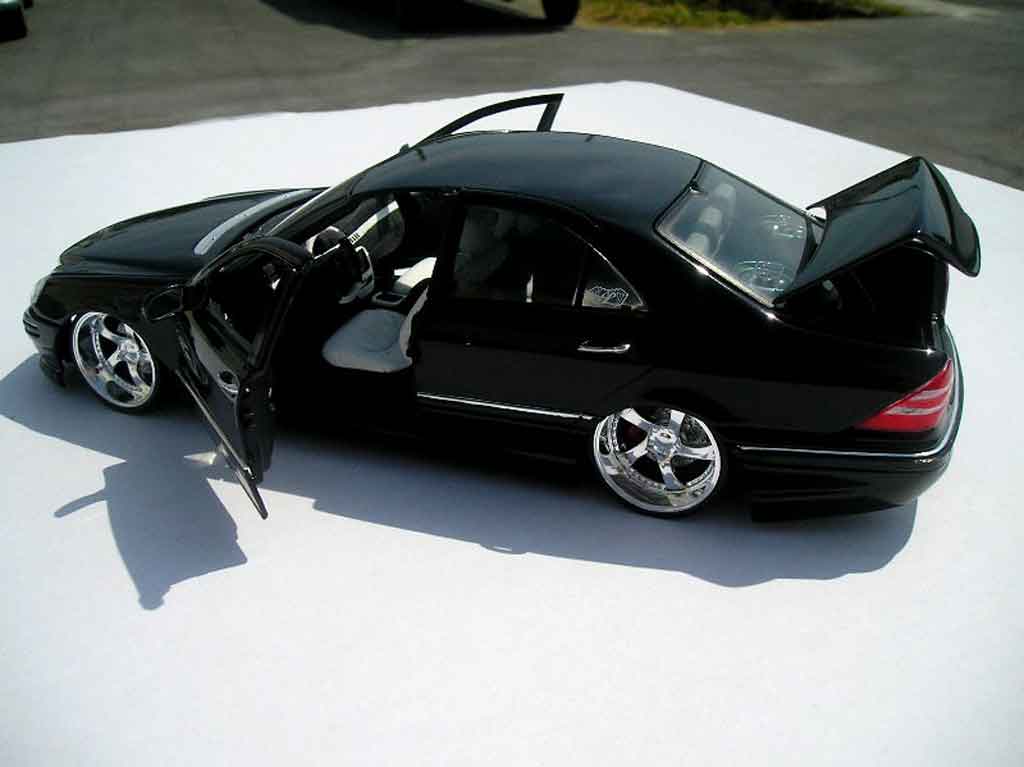 Mercedes Classe S 500 dub black jantes chromees 18 pouces 1/18 Maisto