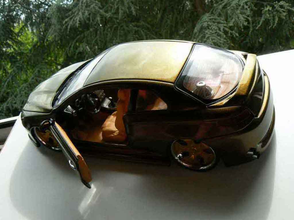 Alfa Romeo GT coupe peinture cameleon jantes 18 pouces 1/18 Welly